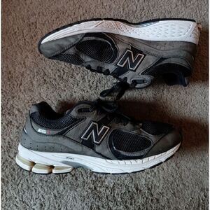 New Balance 2002R OG Dark Gray Men's Size 10 Sneakers PRE-OWNED